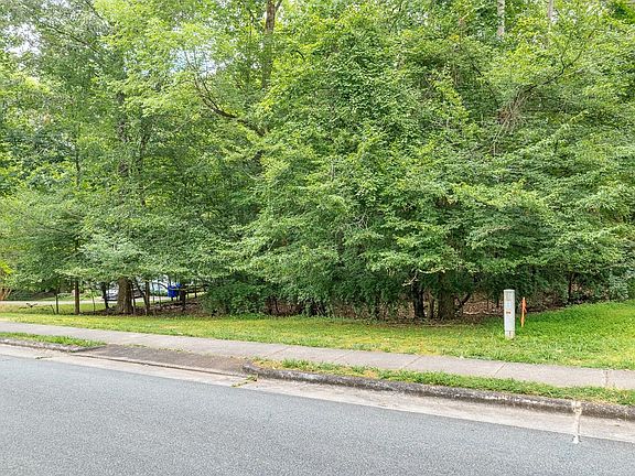 2nd image of 114 Cobblestone Dr #24