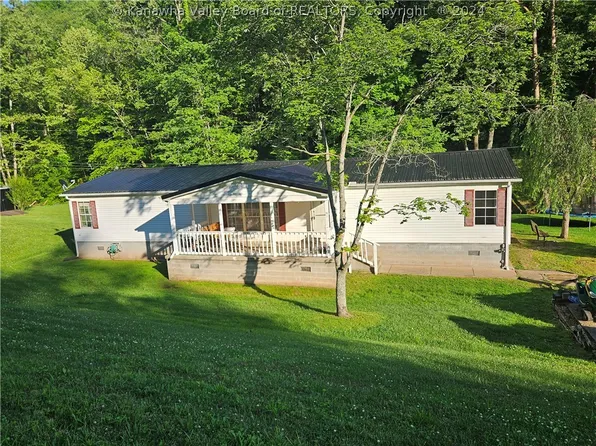 452 E Valley Rd, Hurricane, WV 25526