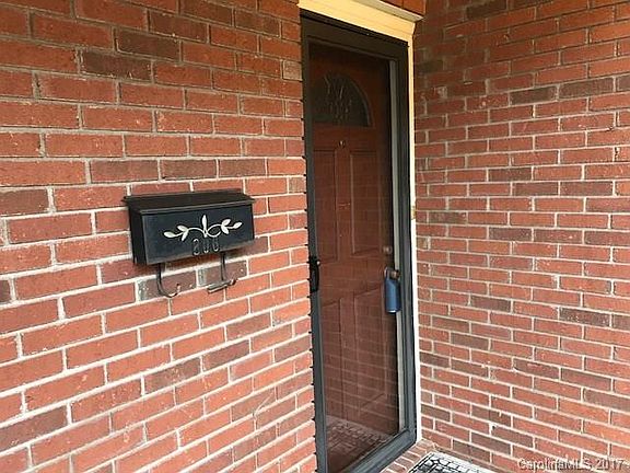 3rd image of 806 Davie Ave
