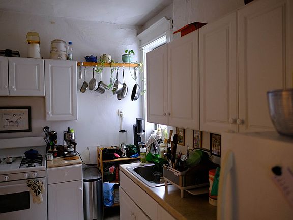4th image of 311 8th St APT 4B