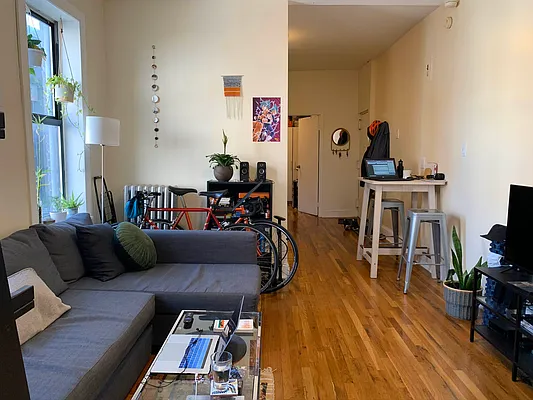 Rented by Yup Realty LLC | media 41