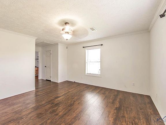 5th image of 135 Holley St