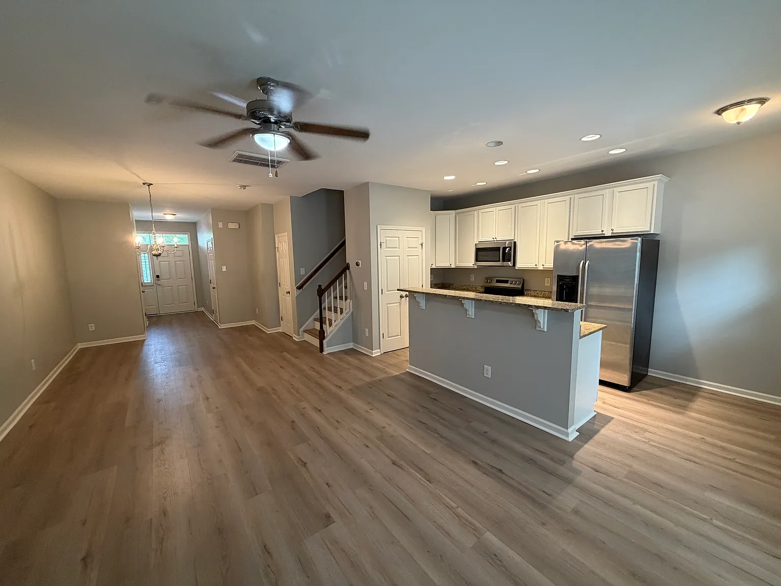 3 bed, 2144 sqft, $2,150 — Photo 4
