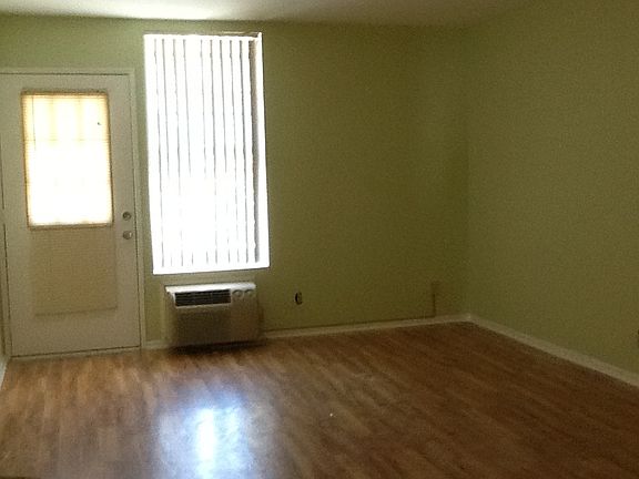 3rd image of 5225 Cahuenga Blvd APT 17