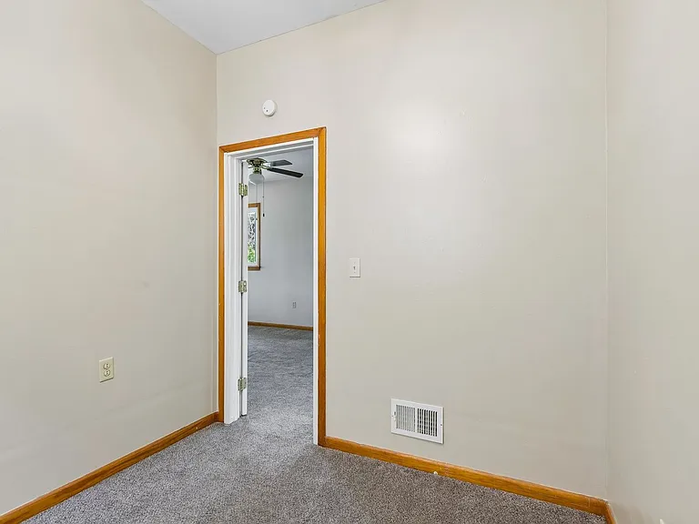405 William St — Photo 14