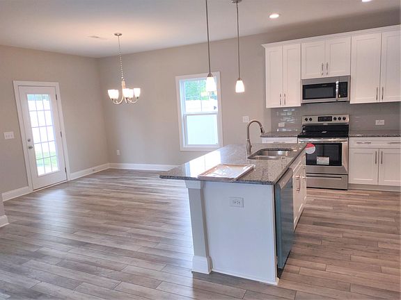 5th image of 184 Hanover Ct