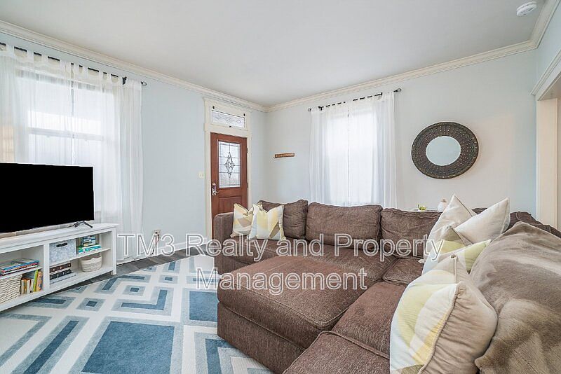 1st image of 818 S Esplanade St