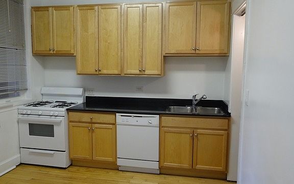 4th image of 938 W Argyle St #3W