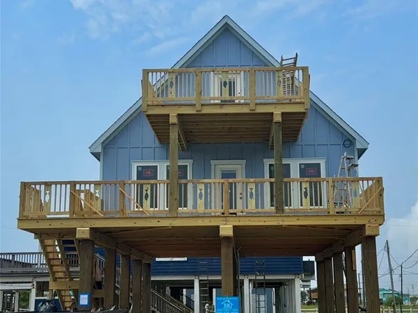 123 Beachcomber Ave, Surfside Beach, TX 77541