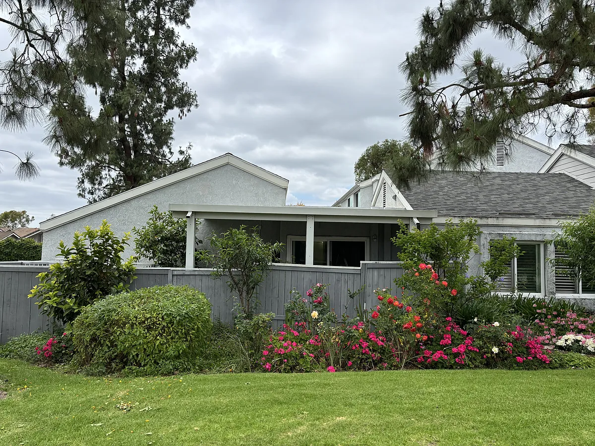 Building Photo - 8 La Paloma Dr