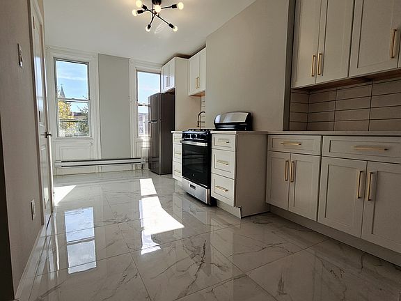 3rd image of 358 8th St #6