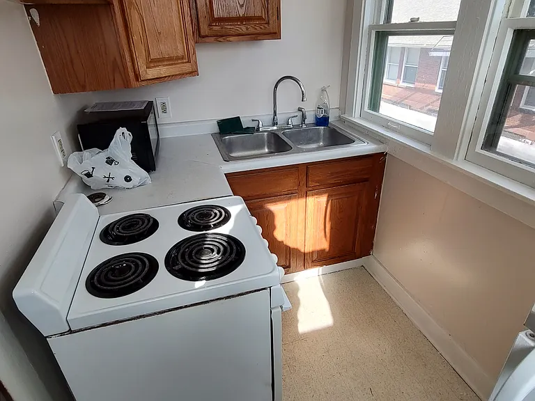299 Capital Ave NE #B1 — Photo 2