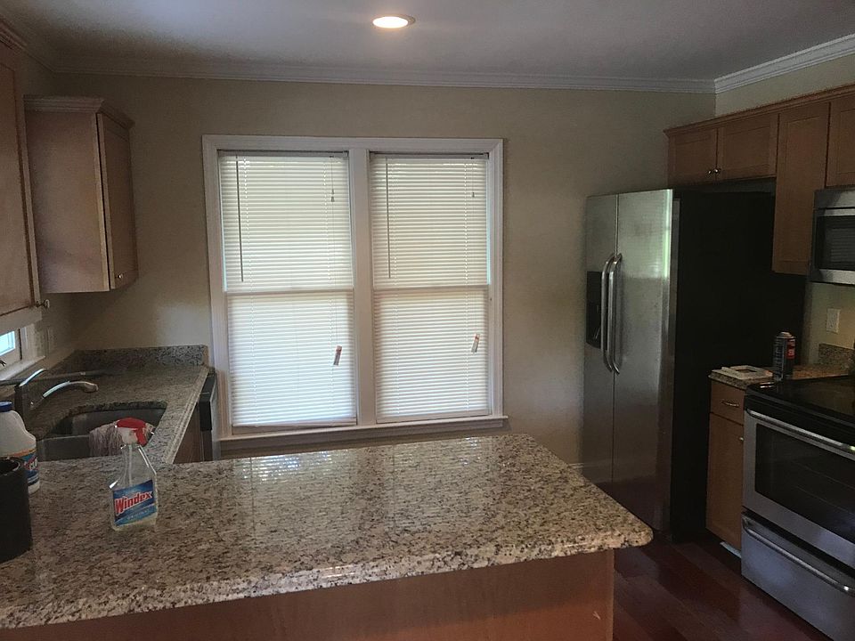2nd image of 914 Chevis St