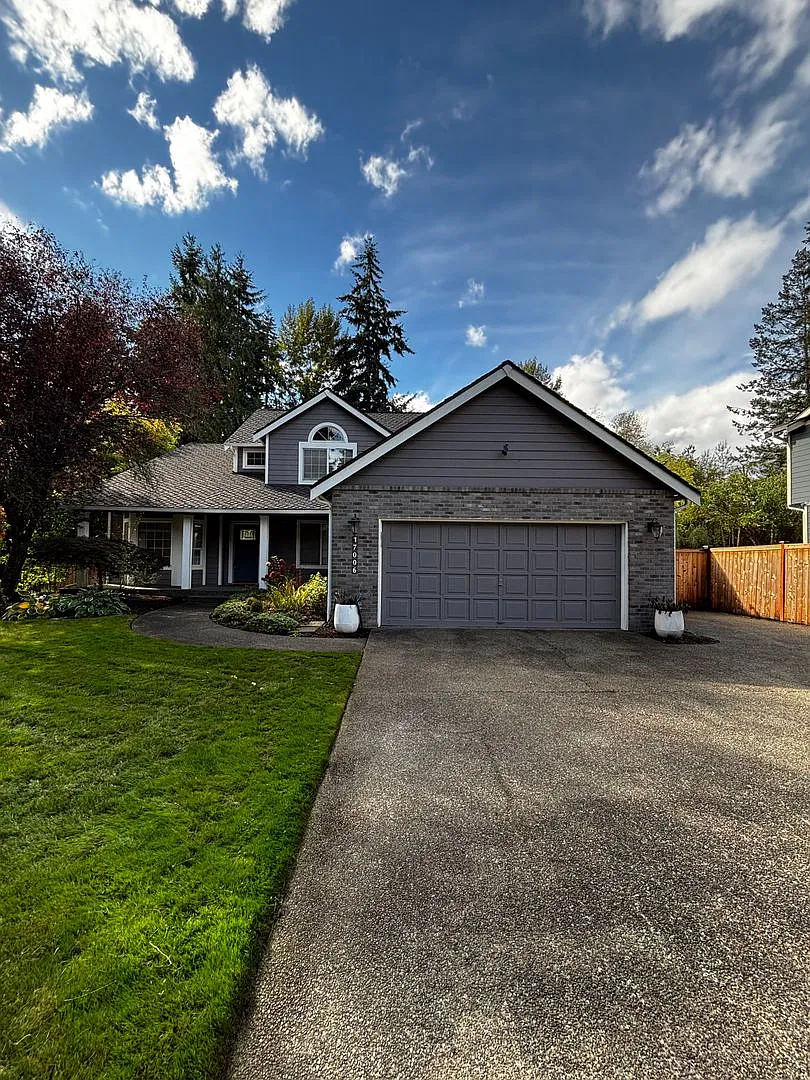 Stunning Puyallup Home in Gem Heights! — Photo 1