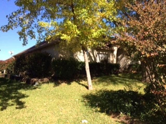 2nd image of 821 Twin Creek Dr