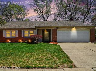 4984 Hyde Park Dr, Troy, MI 48085