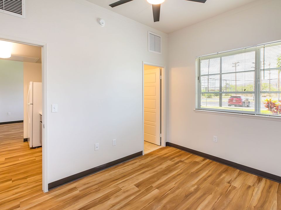 Wakea Garden Apartments living area