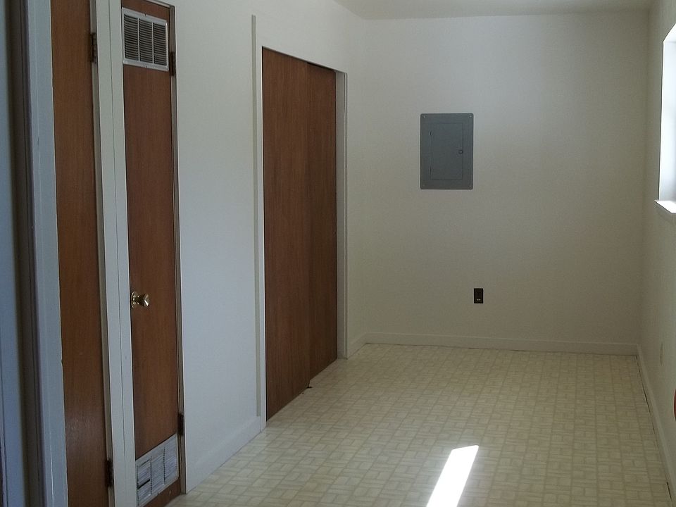 Spacious Utility Room