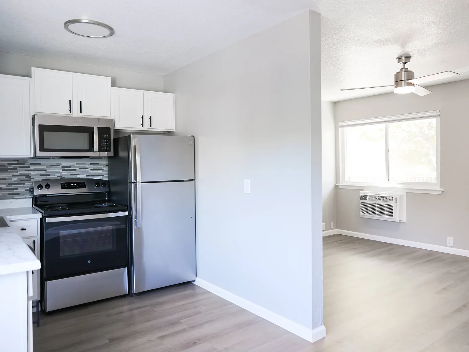 University Square Apartments — Photo 3