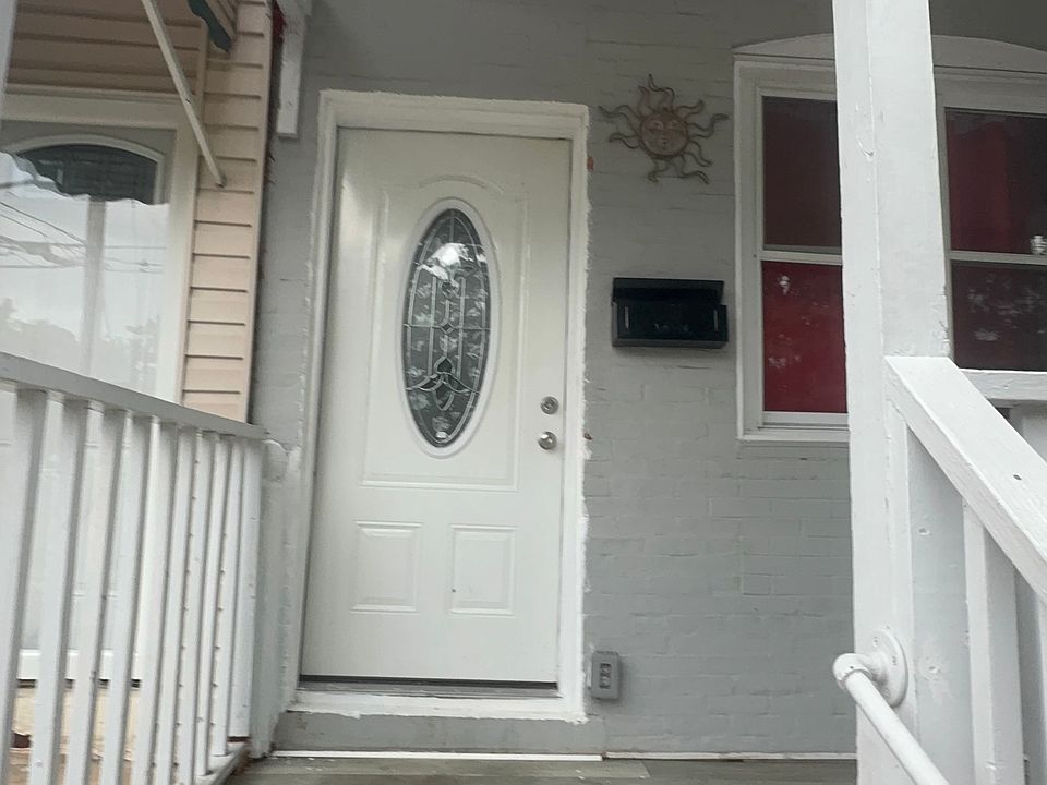 1st image of 1014 Pear St