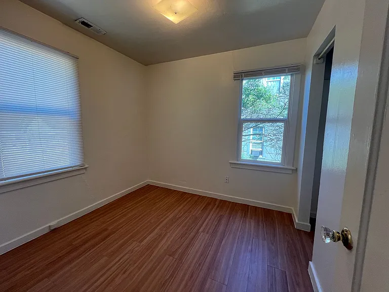 717 SW 4th St — Photo 12