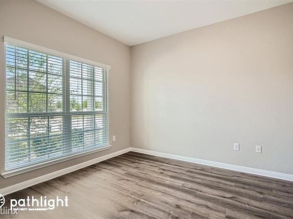 5th image of 205 Moulins Ln
