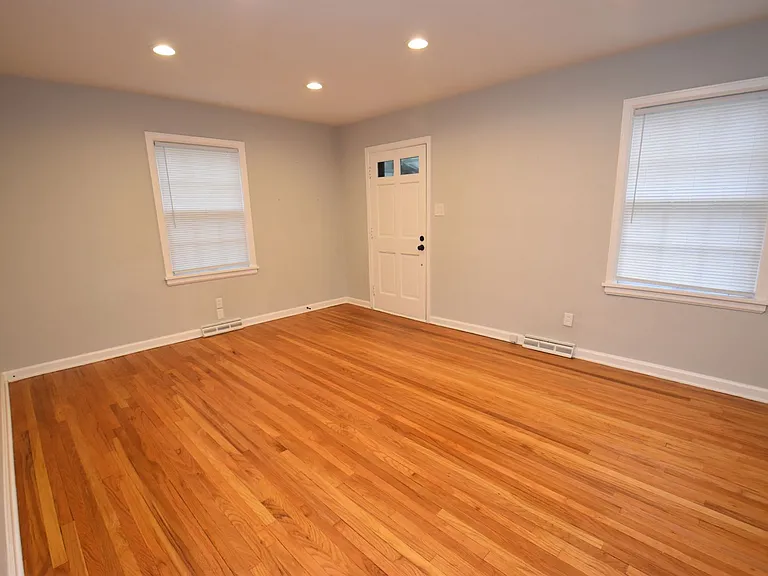 19585 Sunset Ln — Photo 3
