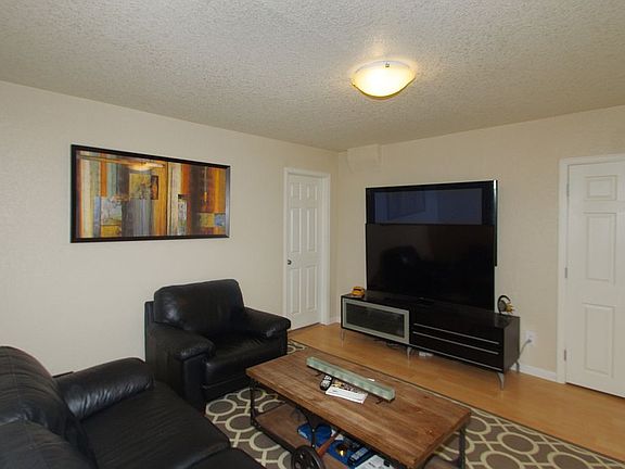 3rd image of 1534 W Cedar Ave
