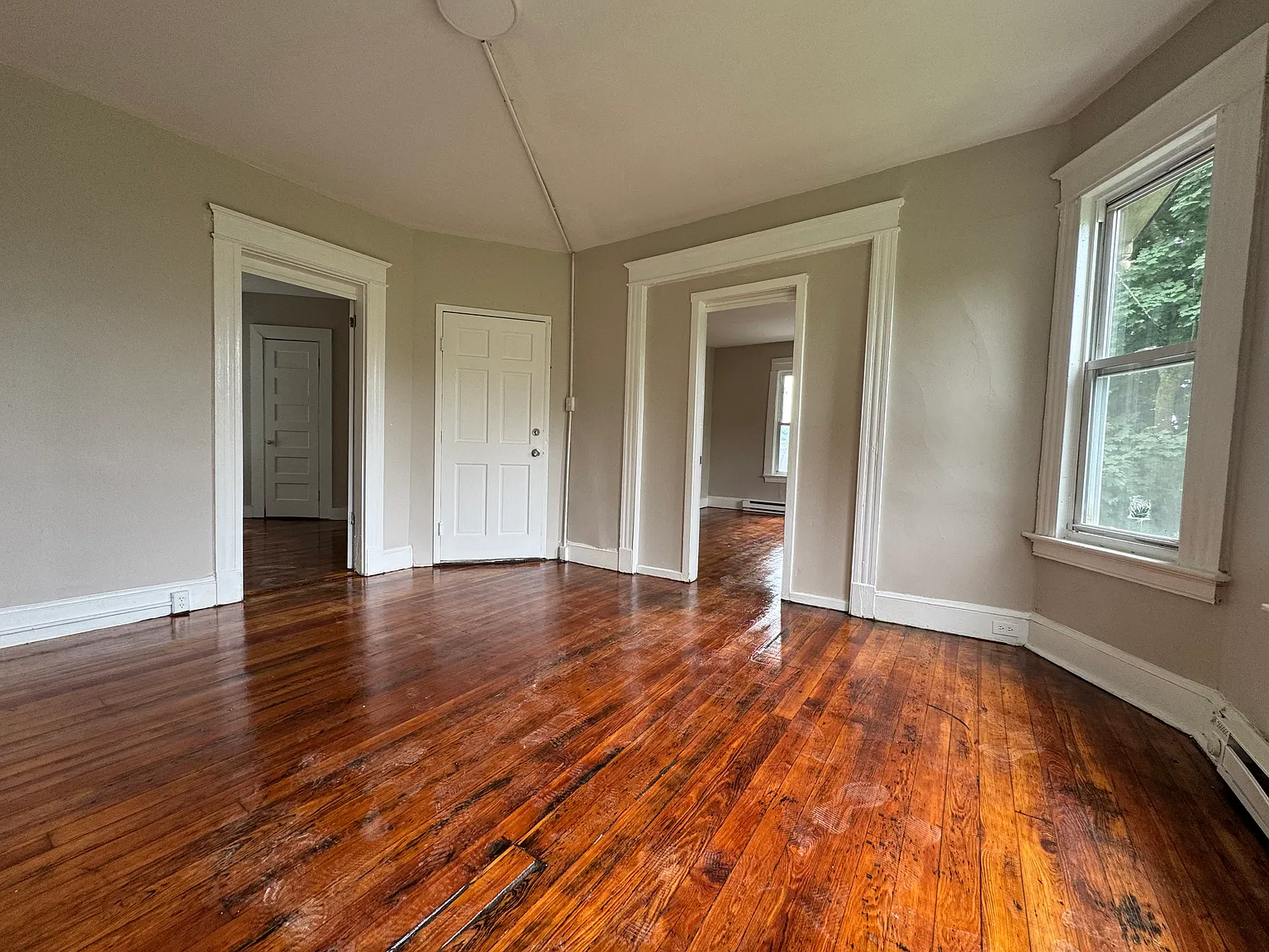 3 bed, 1100 sqft, $1,595 — Photo 2