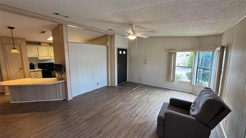 2 bed, 2.0 bath, 1304 sqft, $1,600 — Photo 2