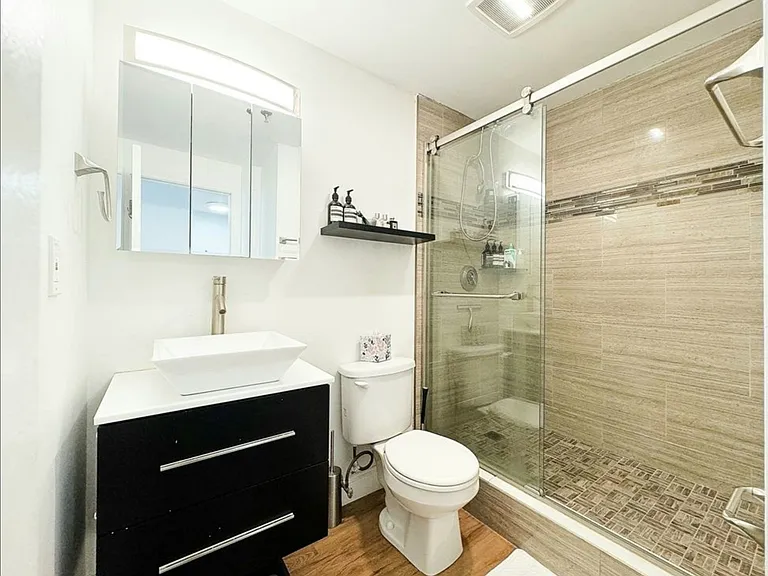 133 Commander Shea Blvd — Photo 2