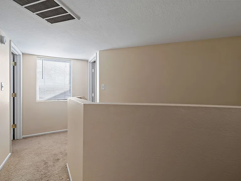 30-web-or-mls-1742 E Pepper Cir Apt 4--27_12132024