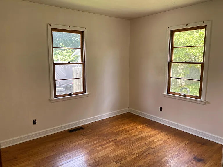 408 Henderson Dr — Photo 5