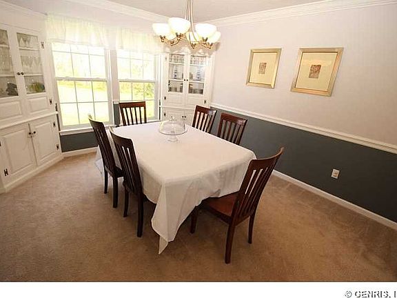 5th image of 8 Schoolmaster Cir