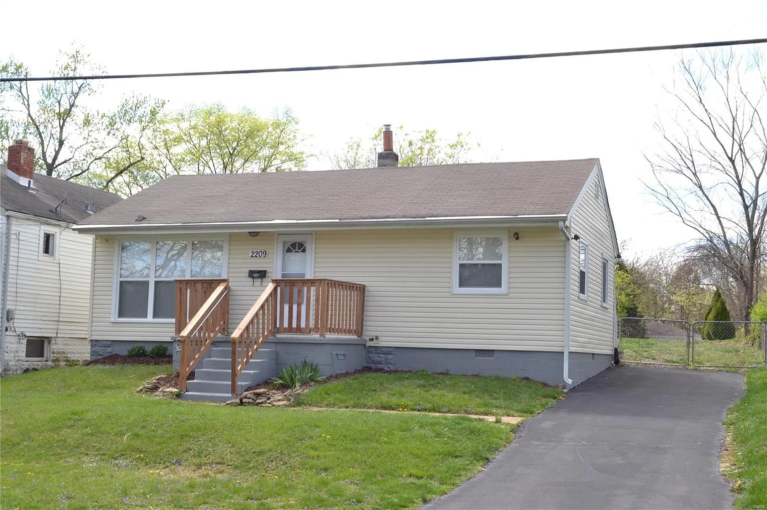 2209 Wallis Ave photo 1