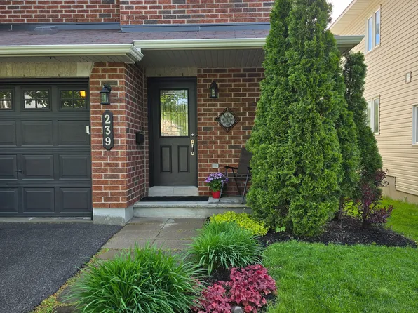 239 Hunterbrook St N, Kanata, ON K2K 0E5
