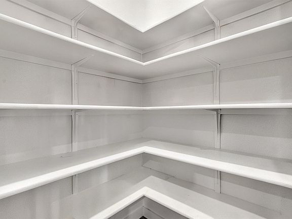 4th image of 1008 Tipton St