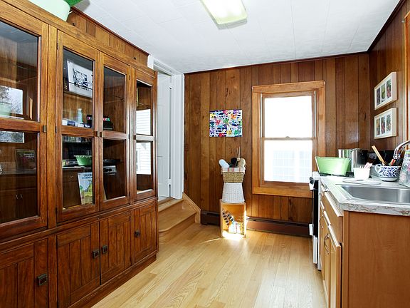 5th image of 67 Chestnut Ave