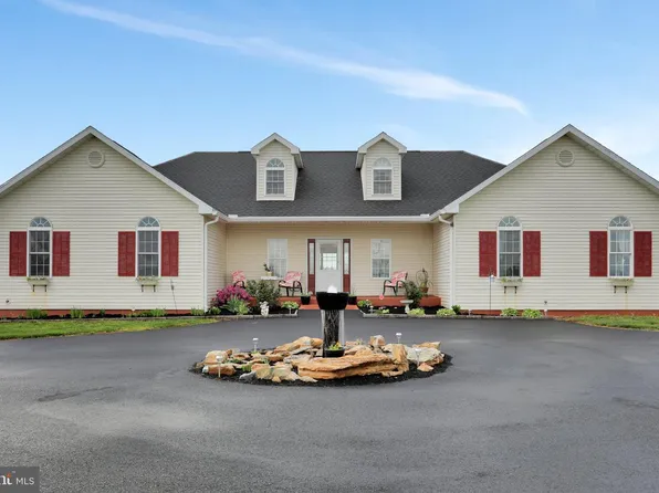 9593 Five Forks Rd, Waynesboro, PA 17268