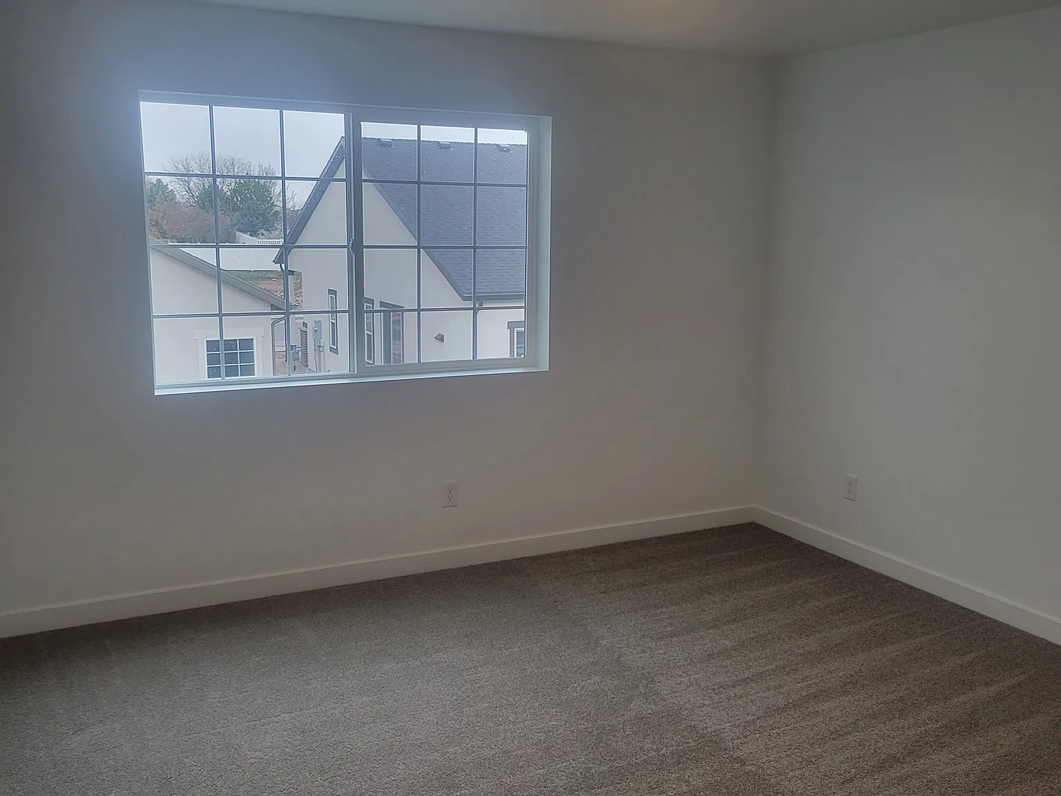 3 Bedroom West Haven Home! — Photo 4