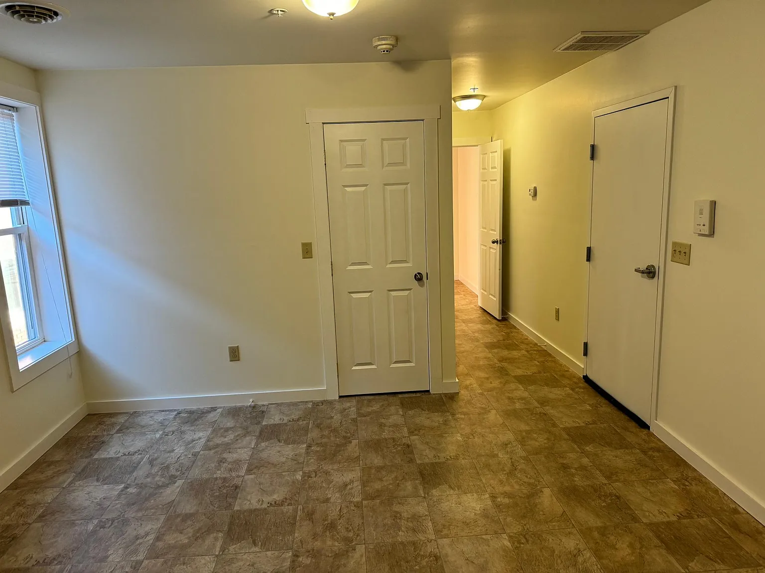 1 bed, $900 — Photo 1