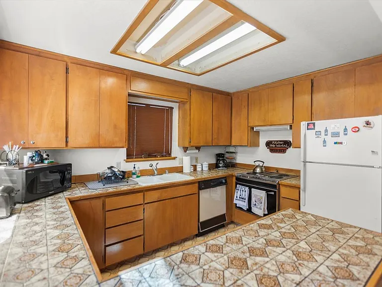 2518 Elizabeth Dr — Photo 11