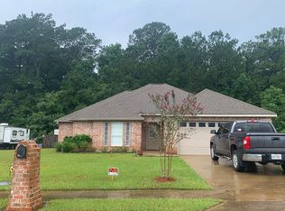 402 Ocho Rios Dr, Pineville, LA 71360