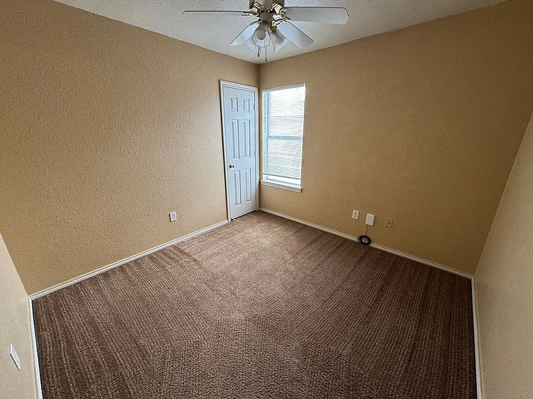 3203 Toledo Dr — Photo 11