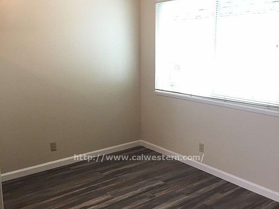3rd image of 1691 Ontario Dr APT 4