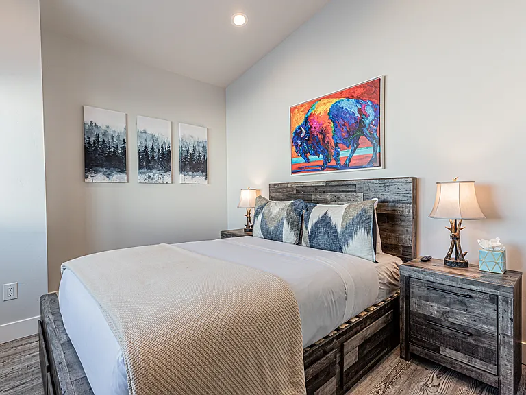 Upper Level - Queen Bedroom #2