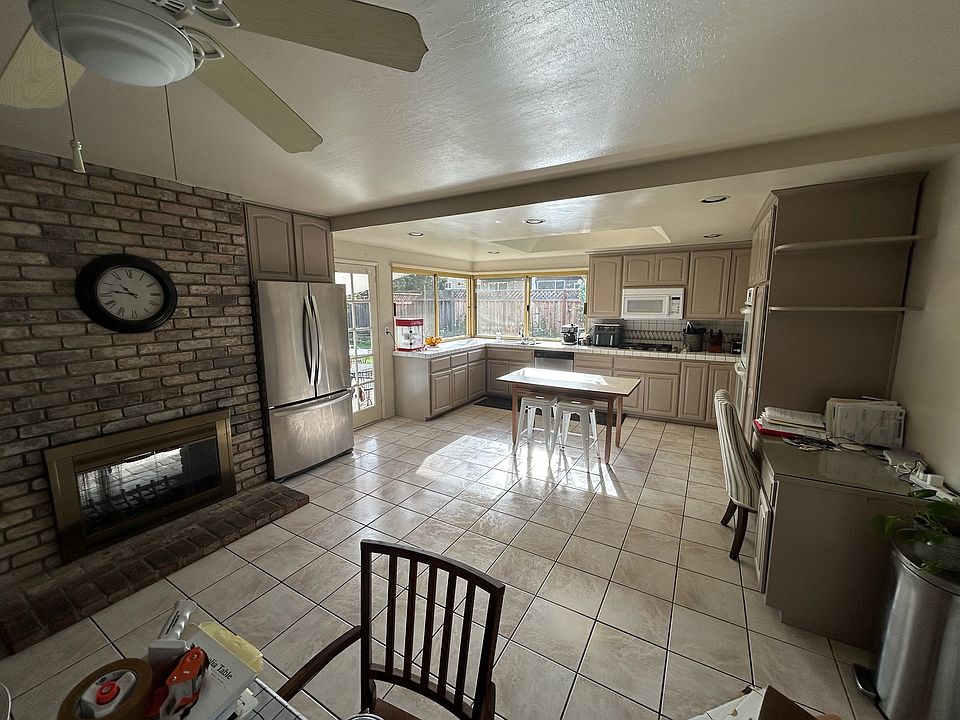 1st image of 1700 Morning Glory Ln