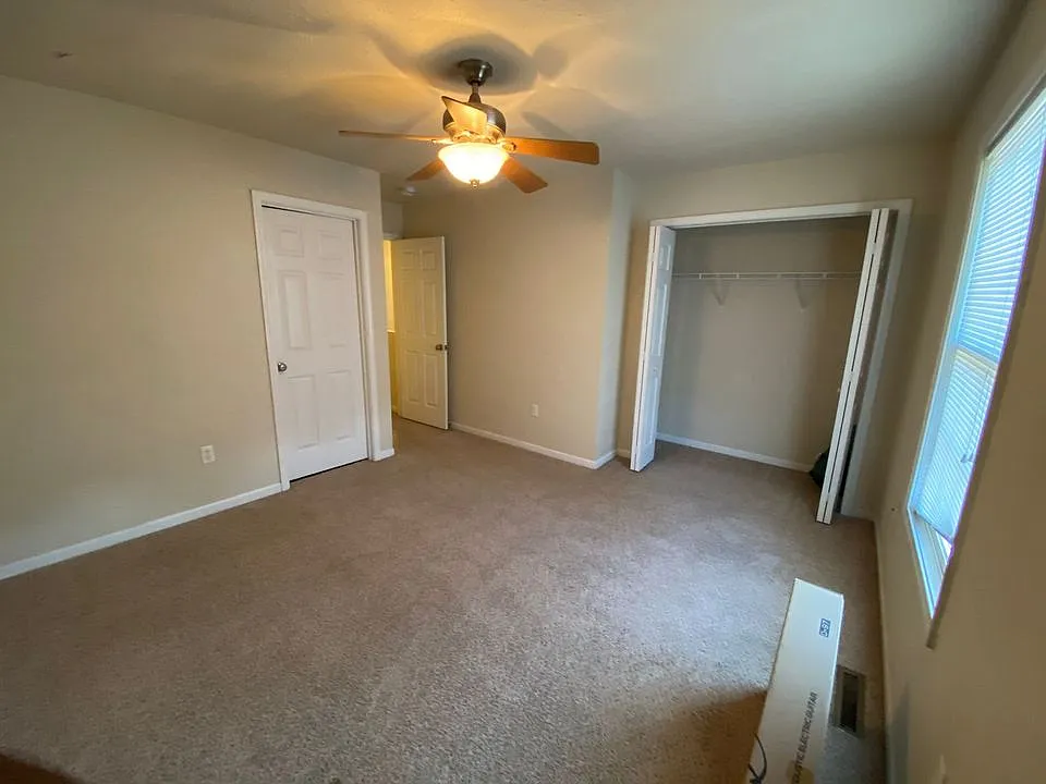 2 bed, 2.5 bath, 1100 sqft, $950 — Photo 2
