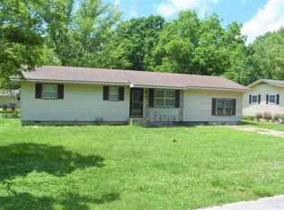 1832 Cottage Ln, Seneca, MO 64865