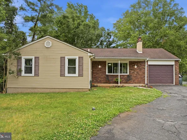 1000 Manor Ln, Langhorne, PA 19053